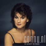 07-11-1986 Jose Hoebee at studio in Amsterdam. Photo: Govert de Roos/Connu

[keywords]Posed, Headshot, Eyecontact, Singer[/keywords]